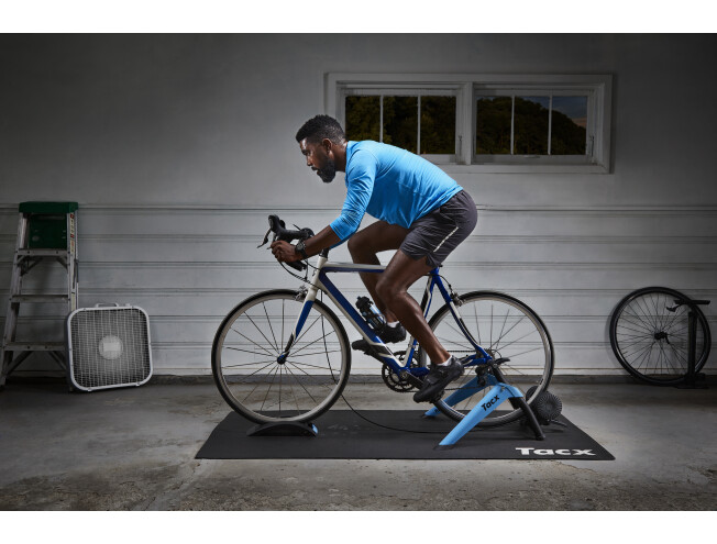 Treeningpukk Tacx Boost ja Boost Bundle sisetrenaž&ouml;&ouml;r Bundle komplekt